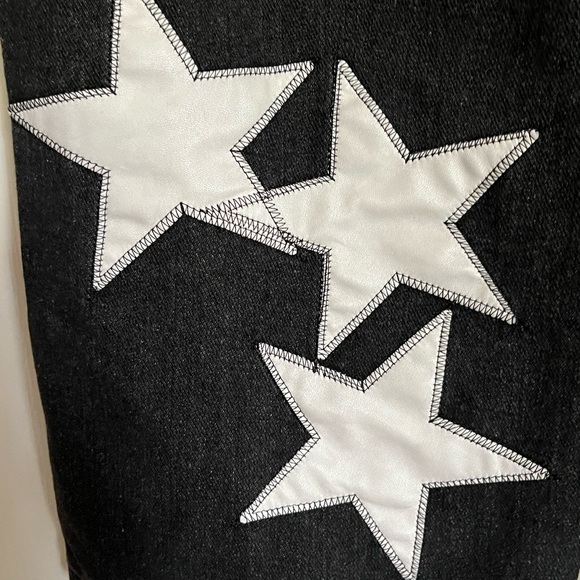 Men’s small black denim jeans with star appliqué. - Picture 5 of 7